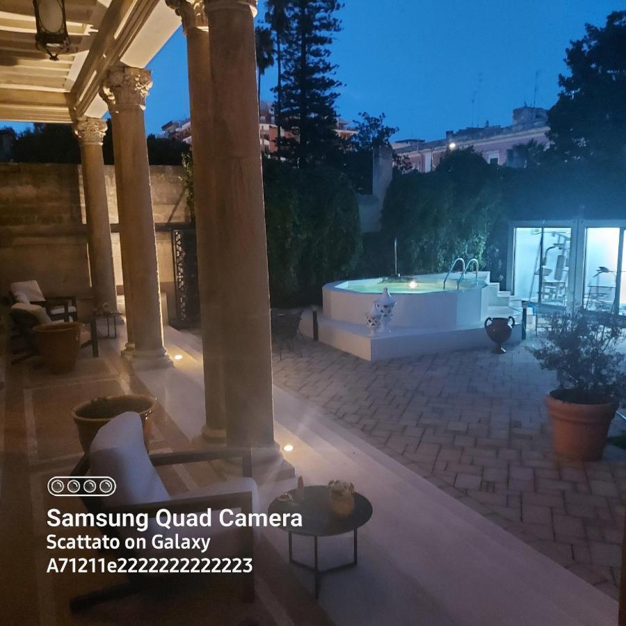Dimora Charleston Lecce Parcheggio Privato In Loco Gratis Bed and Breakfast Εξωτερικό φωτογραφία