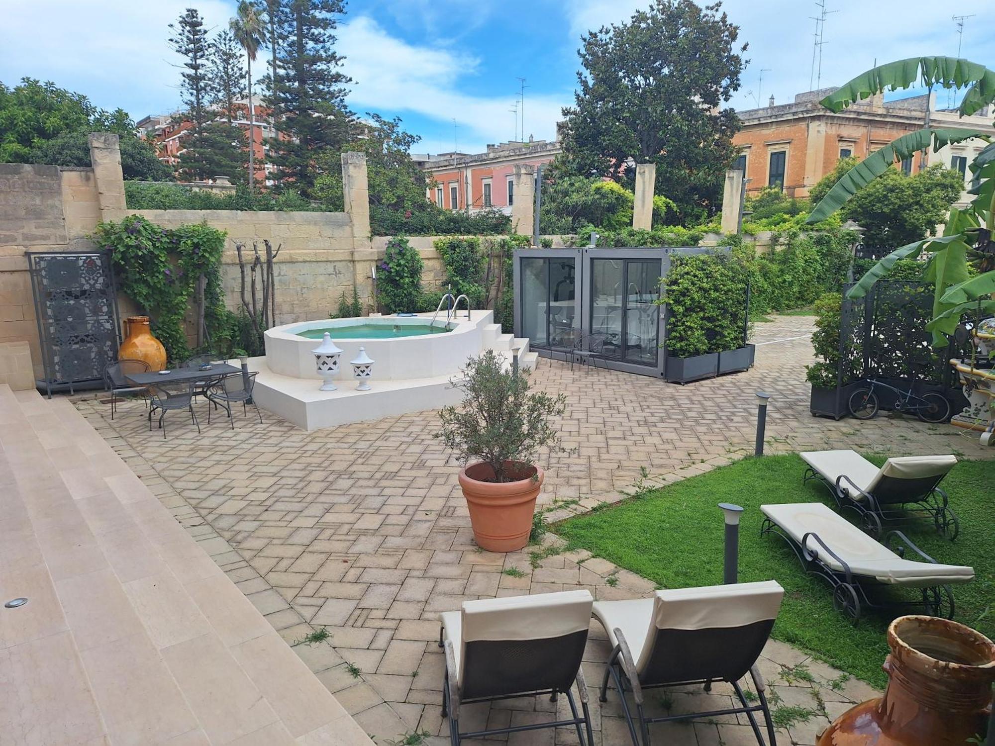 Dimora Charleston Lecce Parcheggio Privato In Loco Gratis Bed and Breakfast Εξωτερικό φωτογραφία